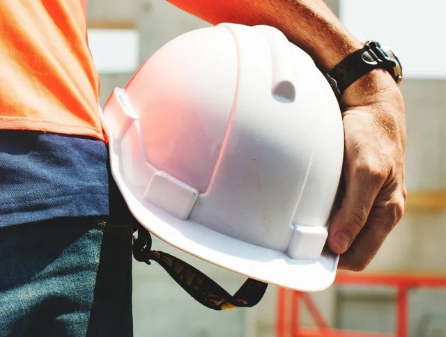 ++ Operaio muore folgorato, investito dall'alta tensione ++