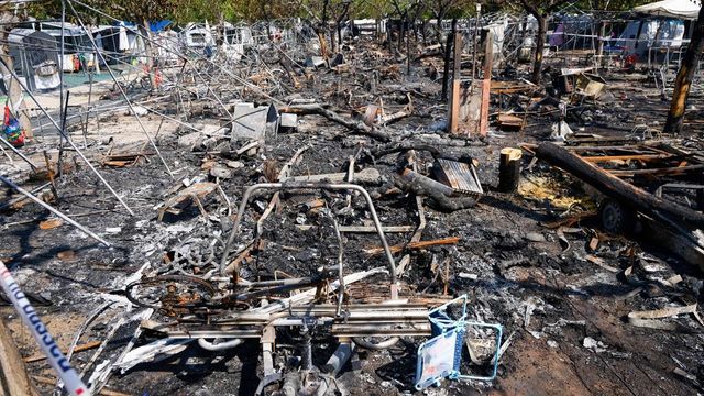 El fuego obliga a desalojar a más de 700 personas en El Bierzo, otras 700 en Zamora y se estabiliza el incendio de Ávila