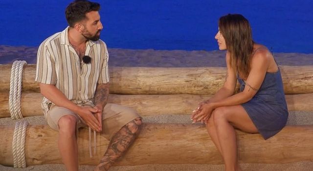 Simone bacia la single Rebecca a Temptation Island, Sonia chiede il falò anticipato