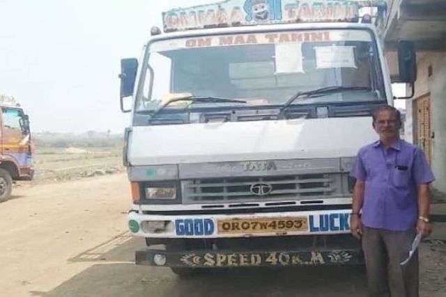 Odisha Truck Driver Fined Rs 1000 For Not Wearing a Helmet While Driving His Vehicle
