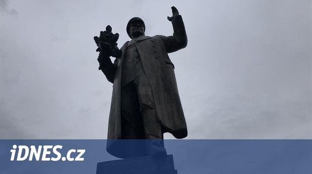 Přesun Koněvovy sochy podle Petříčka neporuší smlouvu s Ruskem