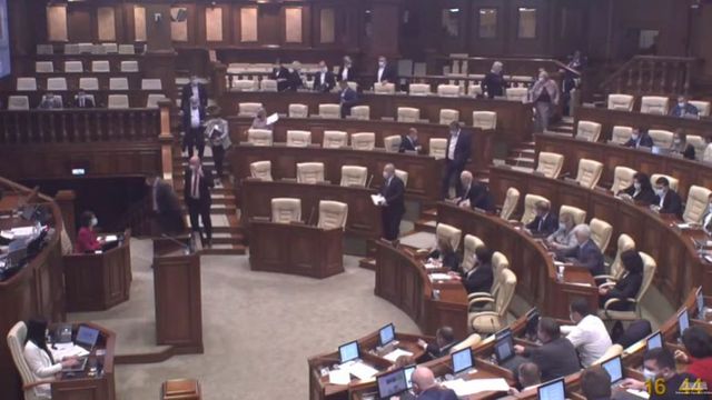 Nemulțumiți de introducerea pe ordinea de zi a Convenției de la Istanbul, deputații BCS, au părăsit plenul Parlamentului