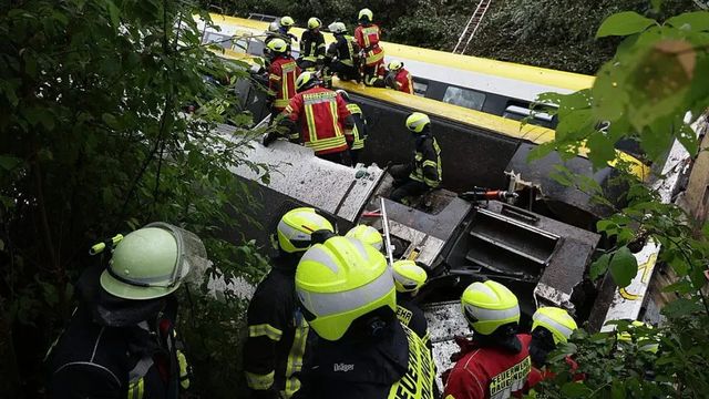 Deraglia un treno con 100 passeggeri in Germania, diversi morti
