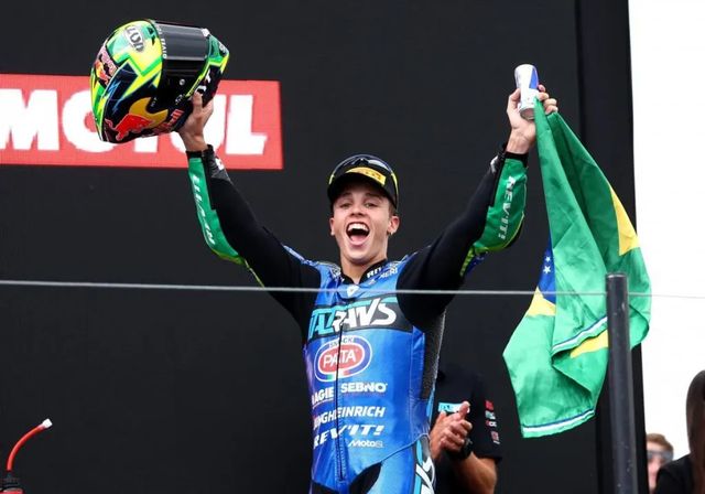 Moreira derrota a Canet y se estrena en Moto2