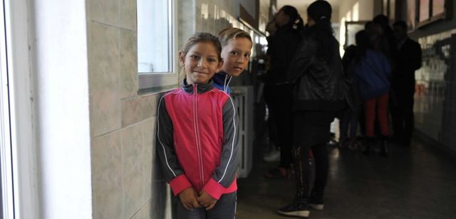 Acuzații de segregare în învățământ - Ellevii romi au pauză la ore diferite față de ceilalți elevi