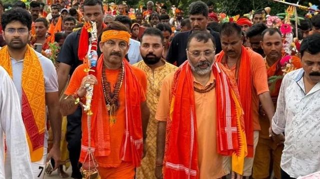 FIR against BJP MPs Nishikant Dubey, Manoj Tiwari for ‘forced entry’ at Deoghar temple