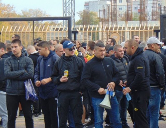 Недоволни фенове на Ботев блокираха булевард в Пловдив