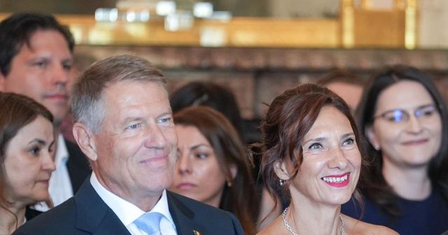 Carmen Iohannis face reclamă unei companii de bijuterii