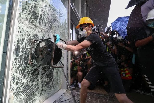 Autoritățile din Hong Kong au interzis purtarea măștilor la protestele neautorizate
