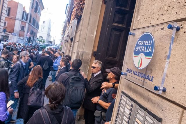 Parma, cori fascisti e inni al Duce nella sede di Fratelli d’Italia: il video sui social