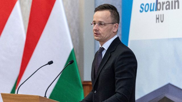 Szijjártó Péter: a keleti és nyugati befektetők is bíznak a magyar gazdaságban