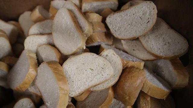 Заключенные в Таджикистане съели заплесневелый хлеб и скончались