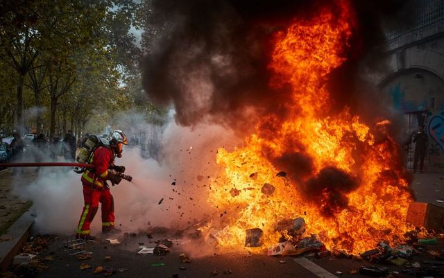Proteste violente la Paris, la implinirea unui an de la debutul miscarii ″vestele galbene″