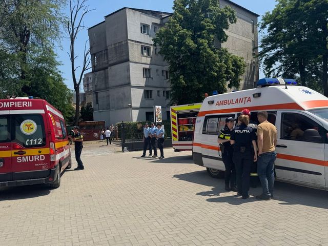 Tavanul unui spațiu de joacă s-a prăbușit peste 13 copii și 5 adulți, în Botoșani