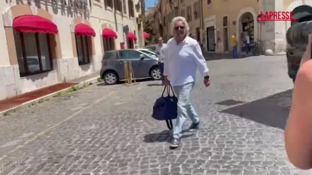Domani Beppe Grillo a Roma, incontro con Conte in vista