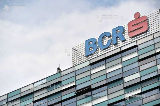 Fitch a crescut perspectiva de rating pentru BCR și BRD