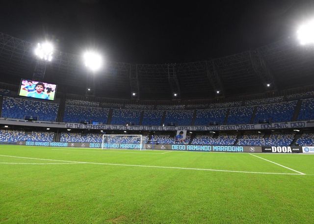 Stadionul lui Napoli a primit numele lui Maradona
