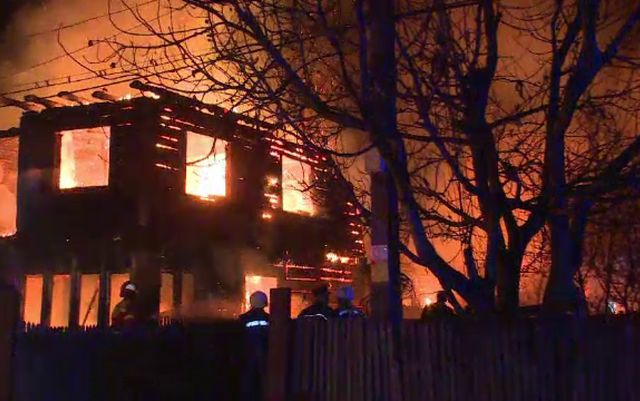 Incendiu devastator în Bistrița-Năsăud: Patru case au fost mistuite de flăcări