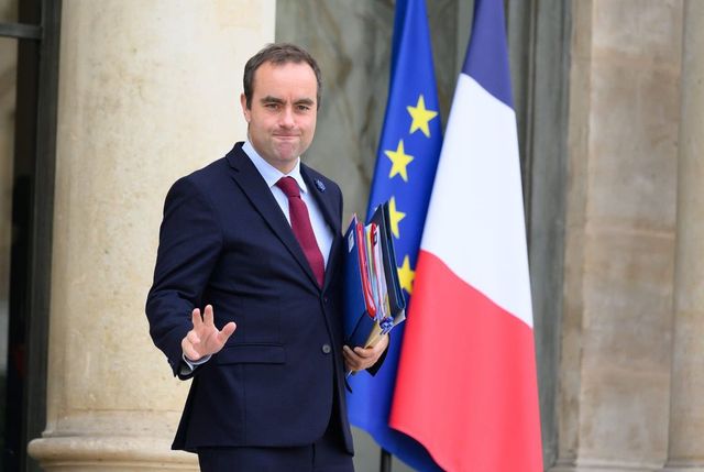 Guvernul premierului francez Sebastien Lecornu a supraviețuit în fața a două moțiuni de cenzură
