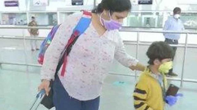 5-year-old flies alone from Delhi, mother receives him at Bengaluru airport