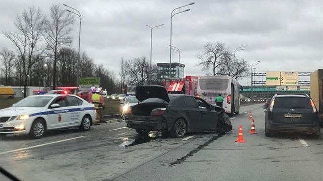 Семеро жителей Петербурга пострадали в аварии автобуса