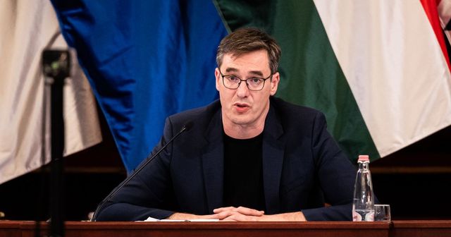 Nagyon szúrja Karácsony Gergely szemét a Szabadság-szobor talpazatára került kereszt