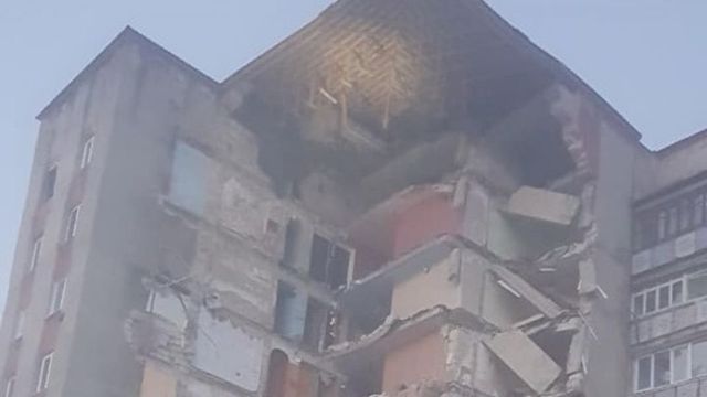 La Otaci s-a prăbușit o parte a unui bloc cu nouă etaje