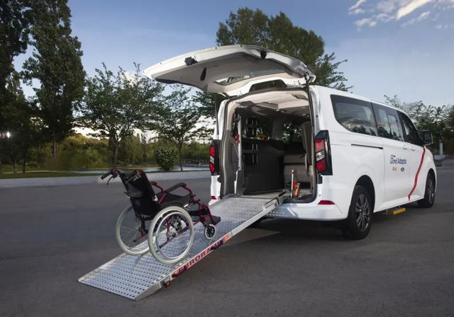 Las furgonetas accesibles de Ford recorrerán España con el Tour Adapta
