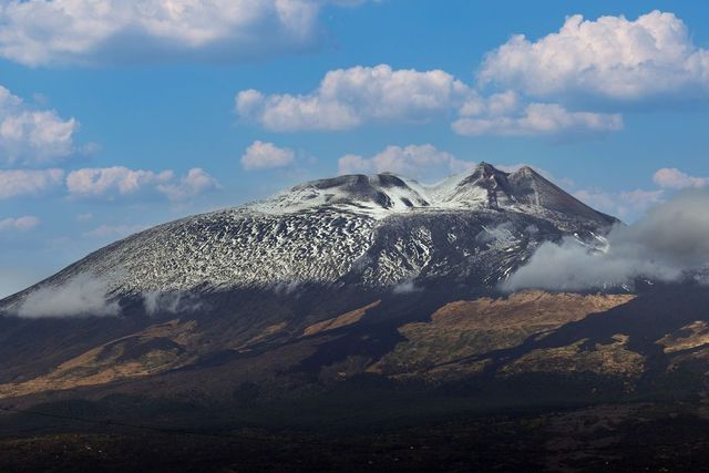 Vulcanul Etna din Sicilia a erupt - Nivel ridicat de alerta