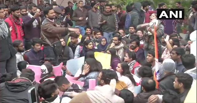 Jamia VC faces agitating students, says police not filing FIR on violence, we will go to court