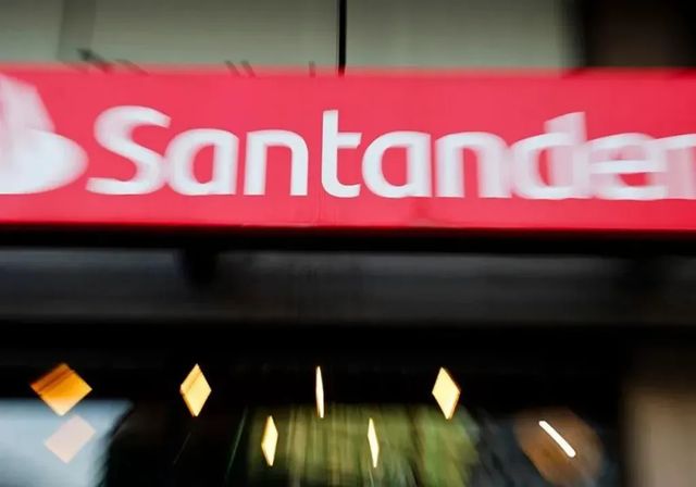 Banco Santander vende el 49% de su filial en Polonia por 6.800 millones