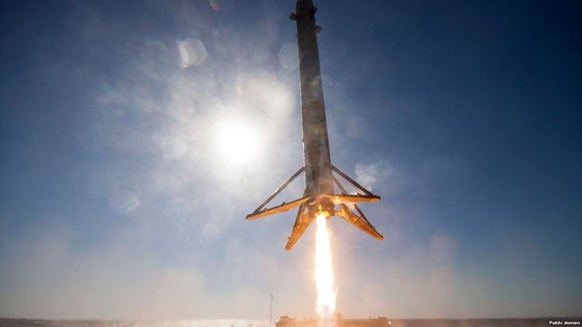 SpaceX потеряла первую ступень ракеты Falcon Heavy при перевозке в шторм