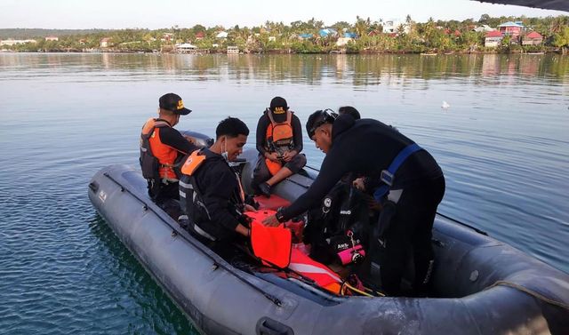 Indonesia, si capovolge traghetto: almeno 15 morti e altri 19 dispersi