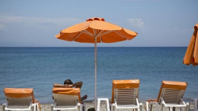 Grecia plănuiește să deschidă sezonul turistic estival în martie