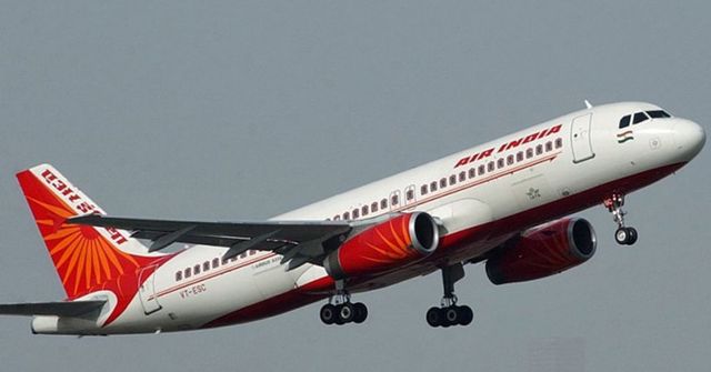 Havárie letadla v Indii, stroj se při přistání rozlomil