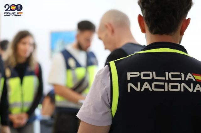 Detenido un hombre por matar de una puñalada a su compañero de piso y trabajo en Huelva