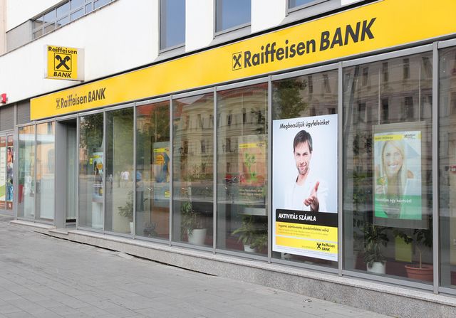 Profitul net al Raiffeisen Bank a scăzut cu 27% în primul semestru, la 280 milioane lei, în contextul pandemiei