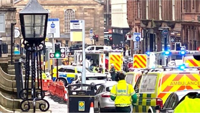 Atac cu cuțitul în centrul orașului Glasgow. Cel puțin trei persoane au fost înjunghiate și au murit