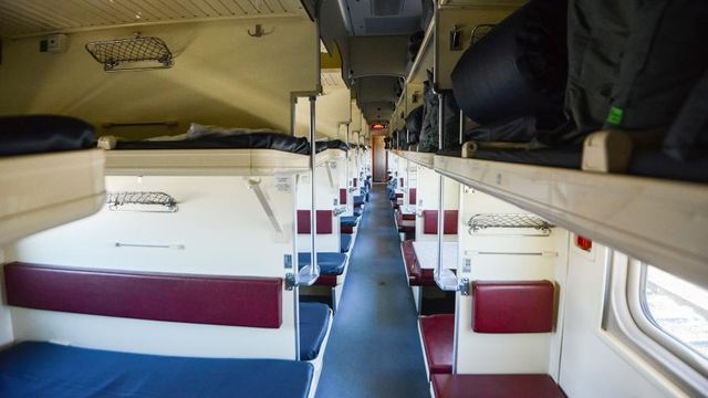 Общественники пожаловались на резкий рост цен на билеты в плацкарт