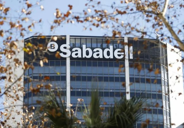 Los minoritarios del Sabadell rechazan la opa mejorada de BBVA por no considerarla atractiva