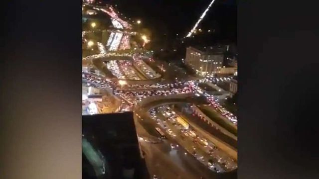 700 km Long Traffic Jam on Freeway, Empty Sidewalks as Parisians Flee on Day 1 of Covid Lockdown