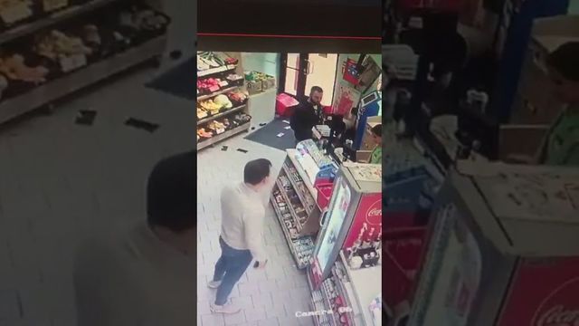 O femeie s-a bătut și a măturat pe jos cu doi hoți care furaseră din magazin, la Timișoara