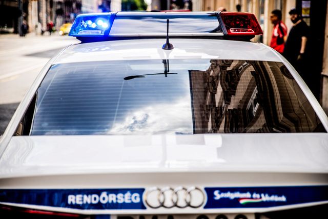 Egy román férfi fejbe rúgott egy rendőrt Sopronban