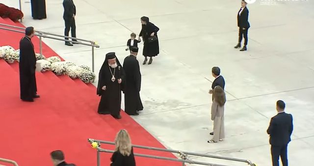 Nicușor Dan, împreună cu familia la slujbă - Money.ro