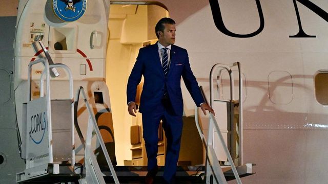 Avionul secretarului american al Apărării, Pete Hegseth, aterizare de urgență în Marea Britanie
