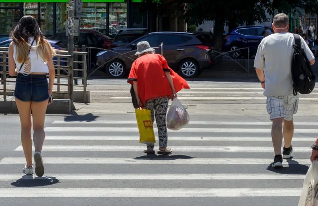 Cod galben de caniculă și disconfort termic ridicat în trei județe