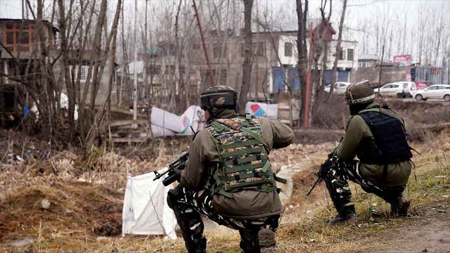 Encounter between terrorist and security forces underway in J-K's Pulwama