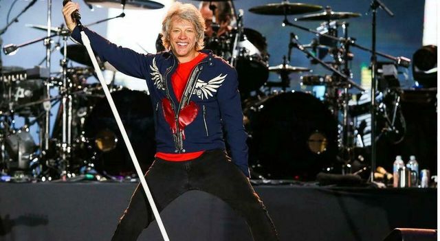 Jon Bon Jovi operato alle corde vocali: cosa succede al tour