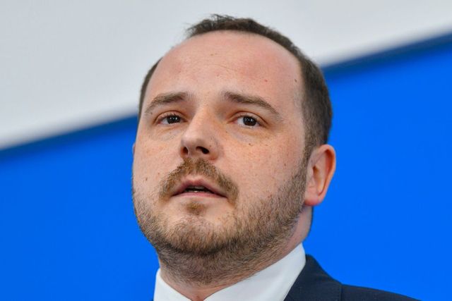 Ministrul Sănătății: Renunțați la verighete!