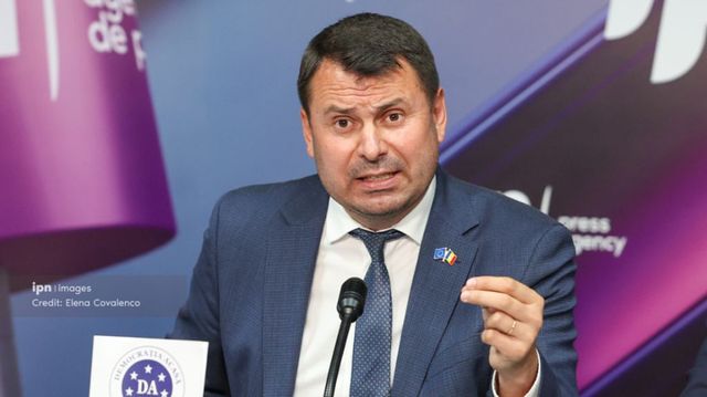Vasile Costiuc: Au nevoie de mandatele noastre ca să schimbe Constituția